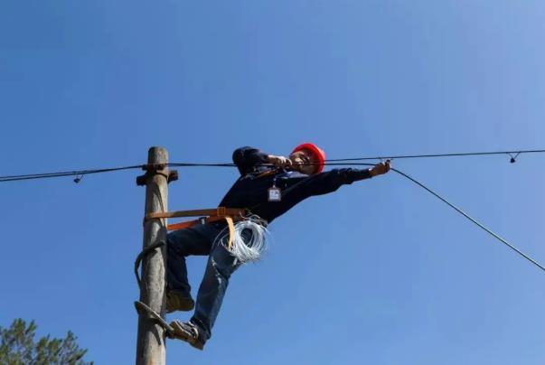 Requisitos para el tendido de cables aéreos de fibra óptica